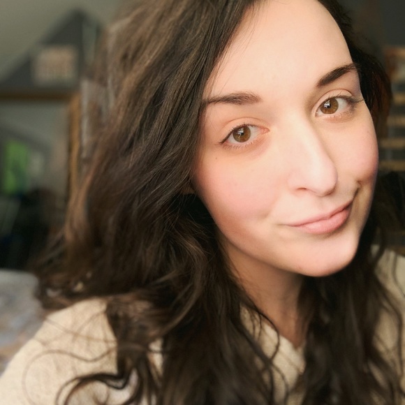 m e e t   t a y l o r - Picture 1 of 3